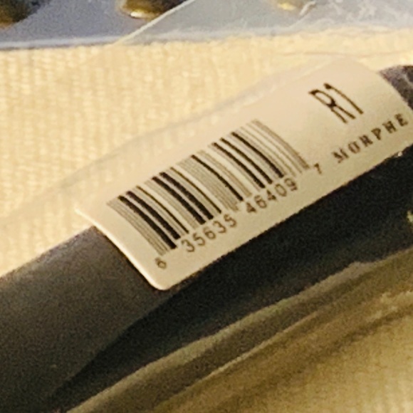 Morphe R1 Deluxe Pointed Powder Brush - Picture 3 of 5